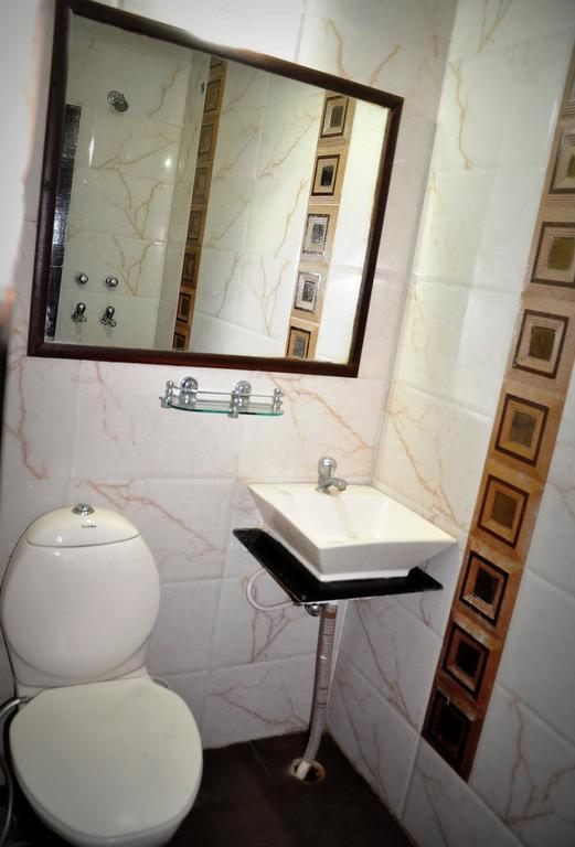 Hotel Peace Point - 1 Min Walking Distance From Station Yeni Delhi Oda fotoğraf