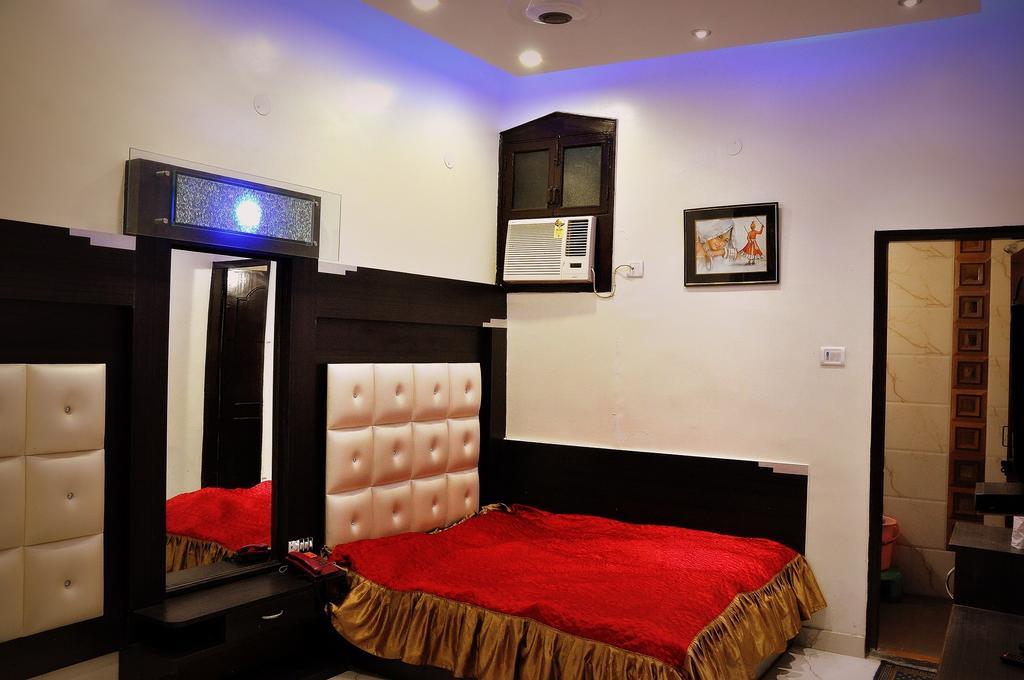 Hotel Peace Point - 1 Min Walking Distance From Station Yeni Delhi Dış mekan fotoğraf