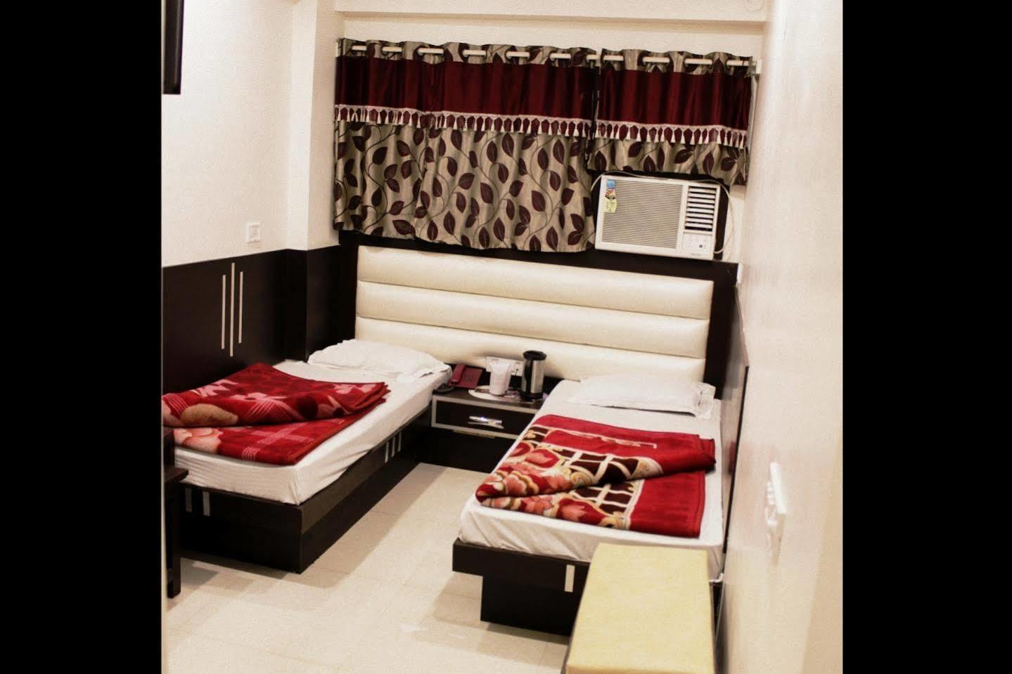 Hotel Peace Point - 1 Min Walking Distance From Station Yeni Delhi Dış mekan fotoğraf
